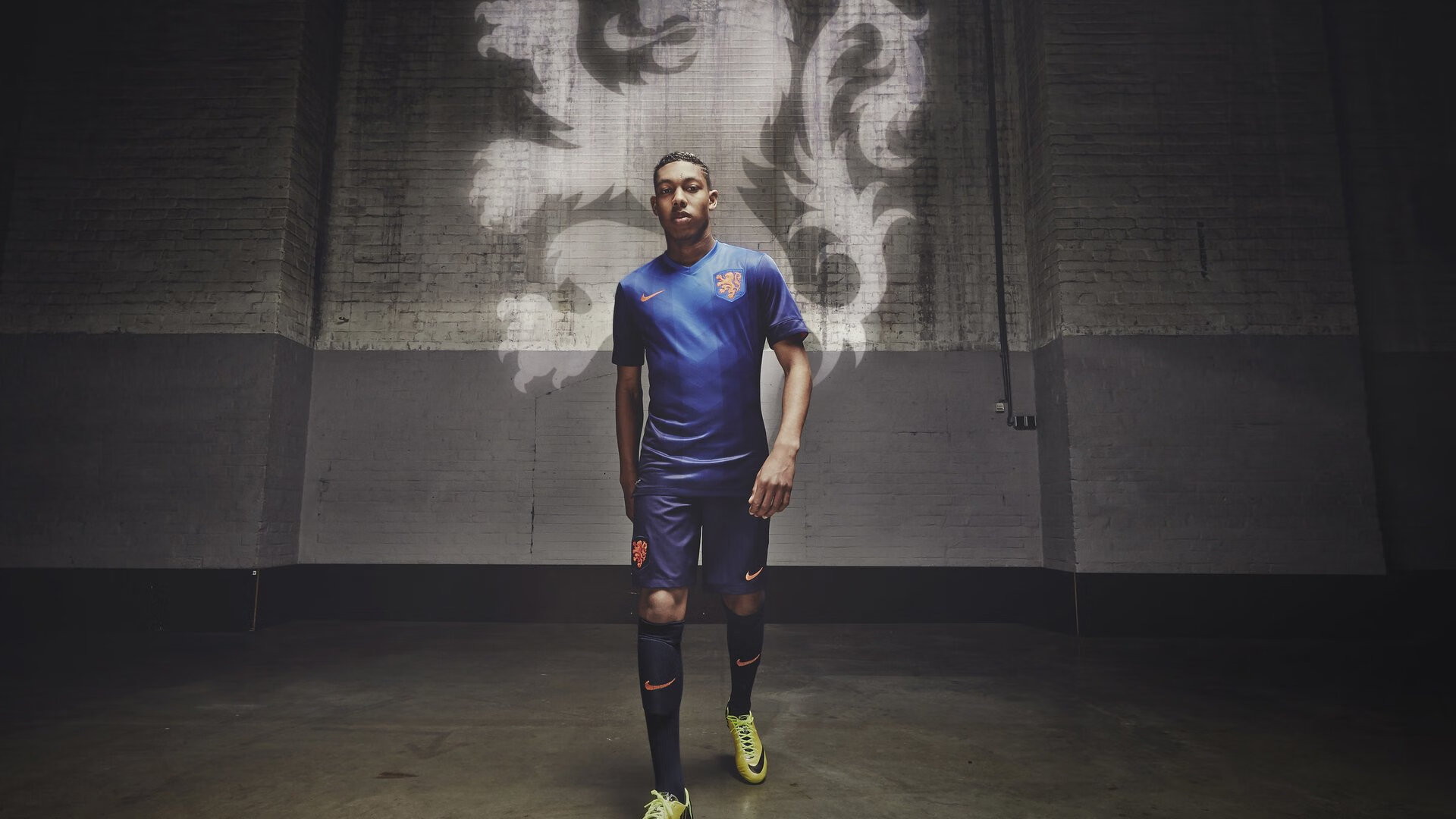 爱游戏娱乐平台-“英超争冠进入终点线，谁能笑到最后？”，英超规则怎么夺冠