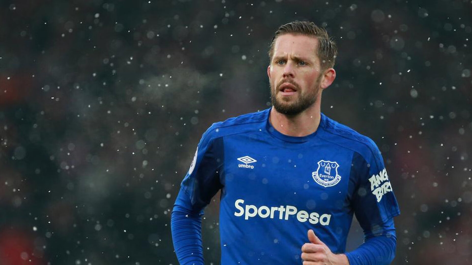 “英超最新战报：球队奋力拼搏争夺每一分”，英超最新一轮结果